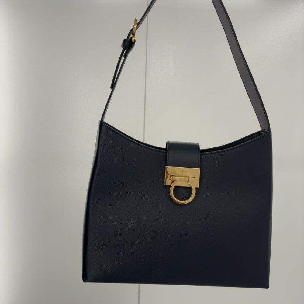 Ferragamo Shoulder Bag Timeless Italian Classic0